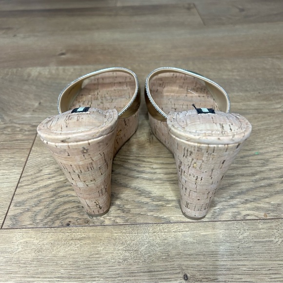 Nine West Herden3 cork wedge heel with gold - Size 7.5 - Picture 7 of 8